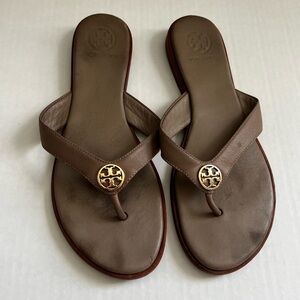 TORY BURCH Benton Leather Thong Sandals Size 7 - Color is Grey/Brown